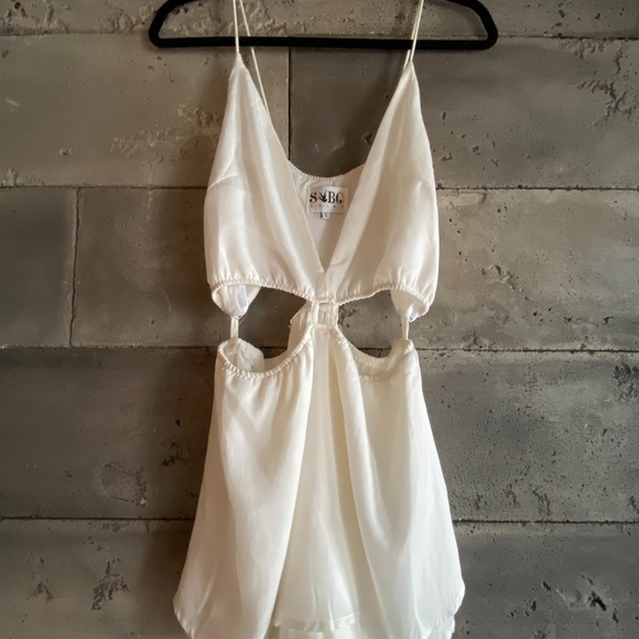 Stunning cutout romper! - Picture 1 of 1